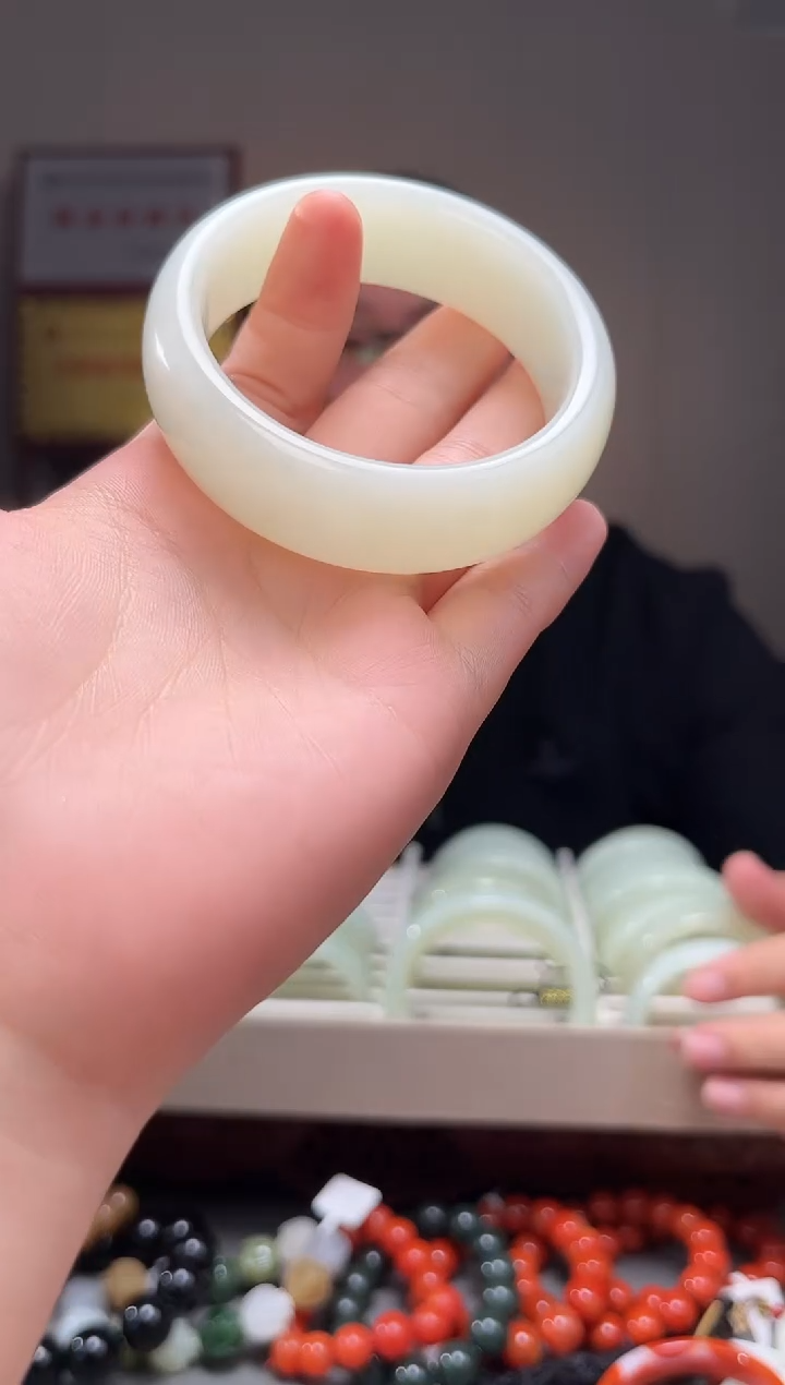 颈饰未镶嵌和田玉乾**定54