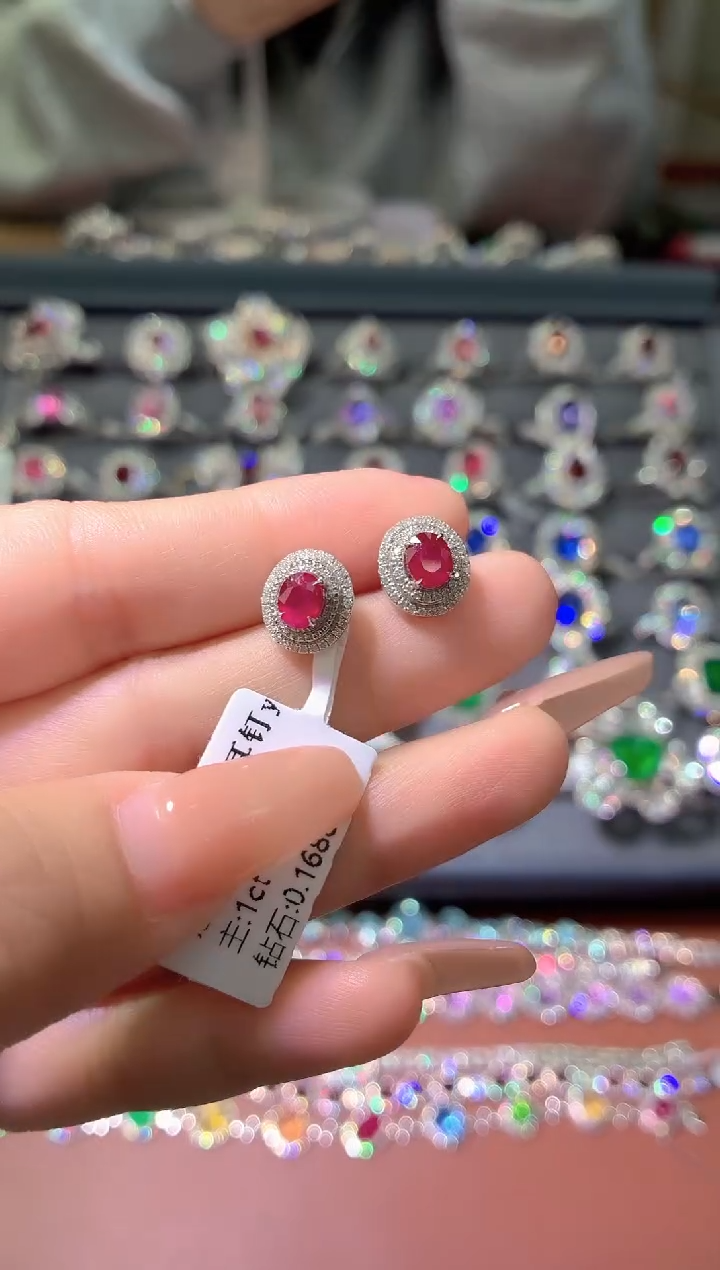 18K金镶嵌耳饰红宝石-1克拉