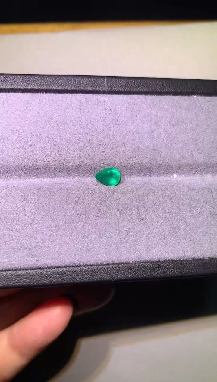 【闪购商品】祖母绿裸石未镶嵌0.95ctVVG极微油吉尔德A218
