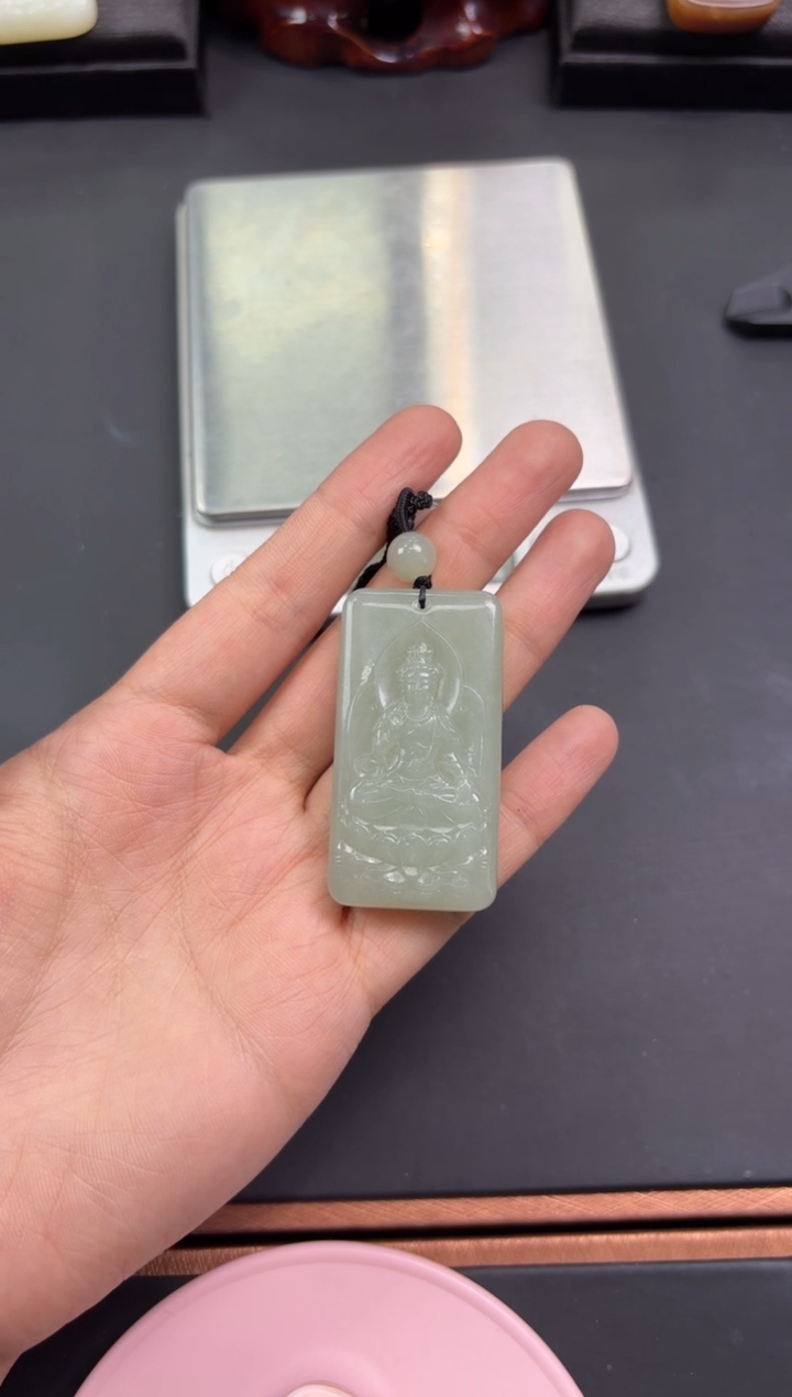 【闪购商品】和田玉吊坠(赠链)未镶嵌且末微色差近矿吊坠