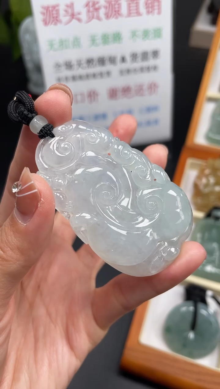 【闪购商品】翡翠颈饰未镶嵌如意