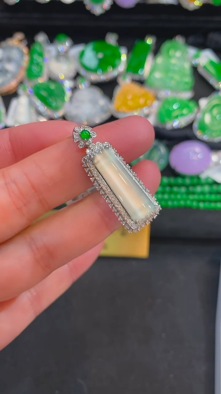 【闪购商品】翡翠颈饰未镶嵌无事柱