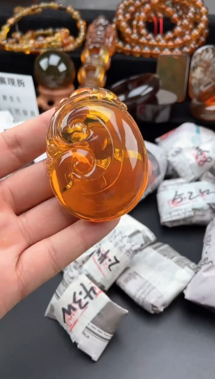 【闪购商品】琥珀颈饰未镶嵌金蓝珀如意吊坠