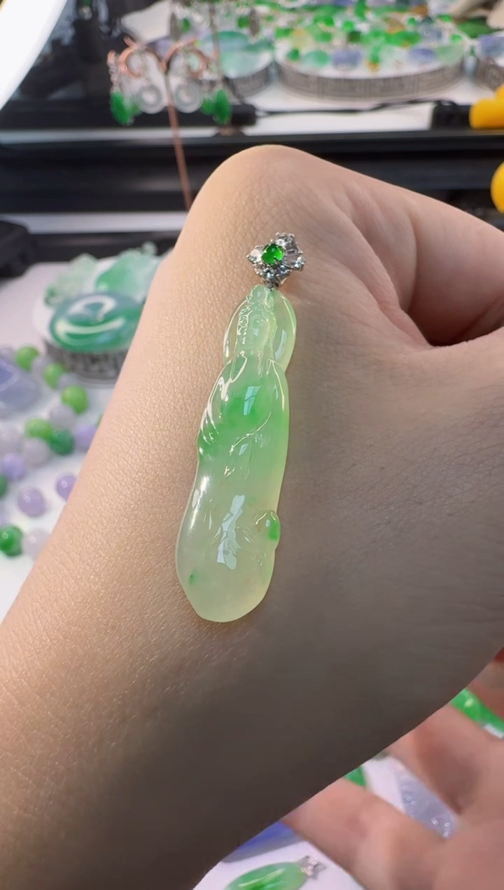 翡翠18K金镶嵌颈饰s***y天然缅甸A货翡翠