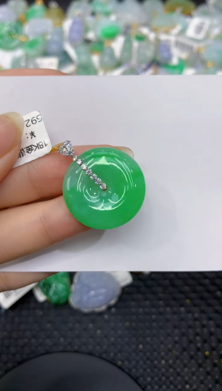 【闪购商品】翡翠颈饰18K金镶嵌8888888888