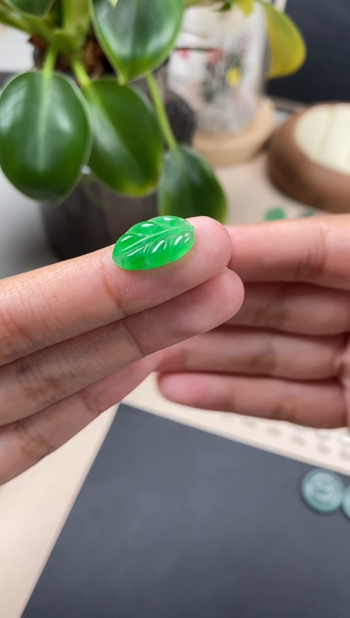【闪购商品】翡翠颈饰未镶嵌翡翠冰绿叶子