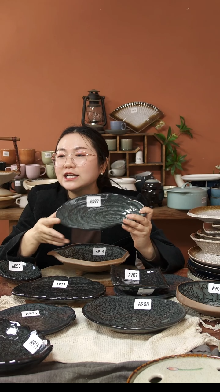 陶瓷A899陶瓷窑变黑绿生蚝一个微瑕26.5*12.5*5