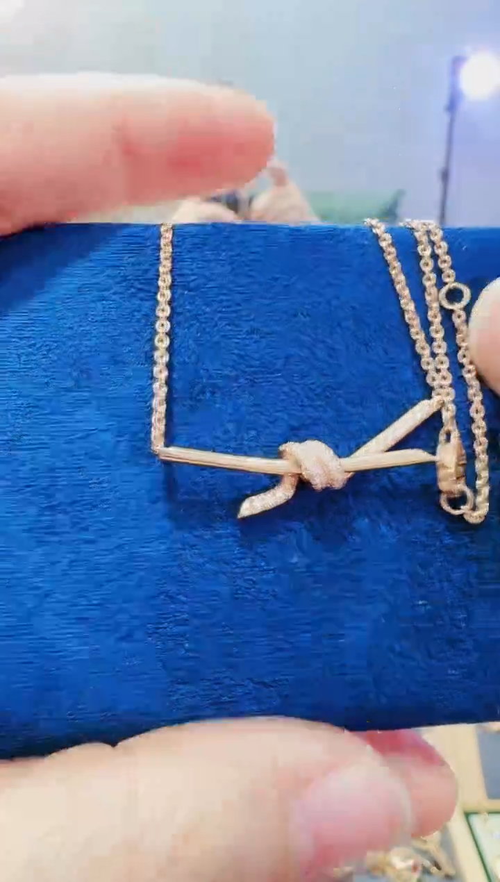 【闪购商品】钻石项链18K金镶嵌绳结项链