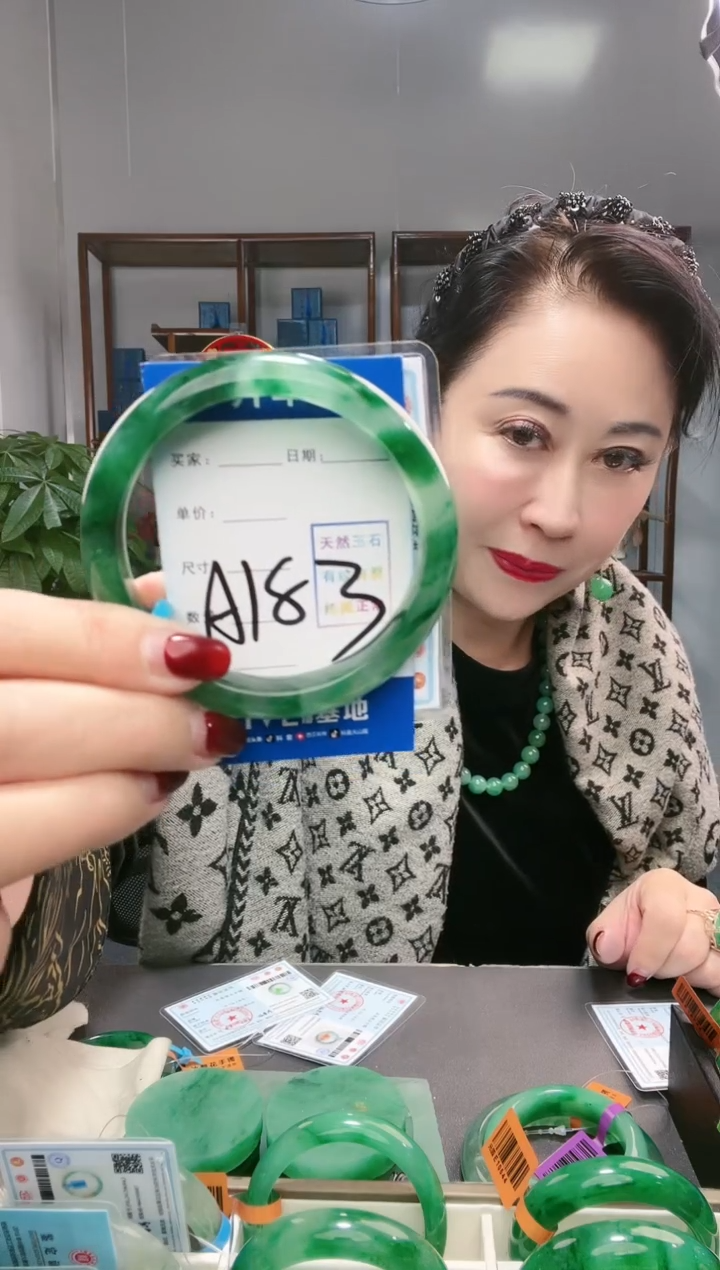 【闪购商品】石英质玉手镯未镶嵌非洲翠