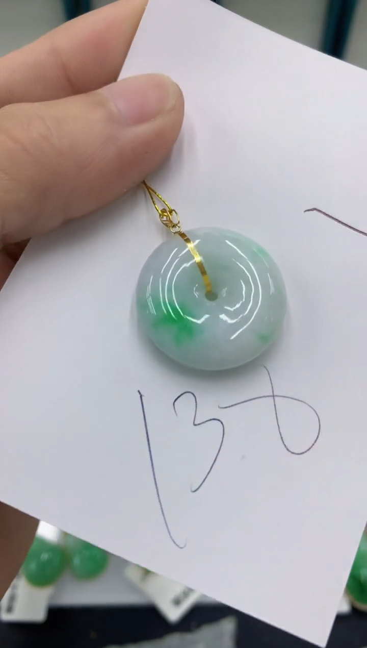 翡翠18K金镶嵌颈饰翡翠