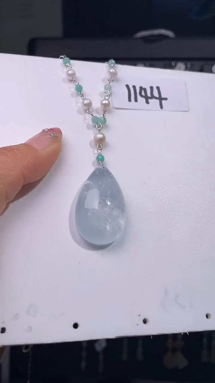 未镶嵌颈饰海蓝宝石喜欢拍