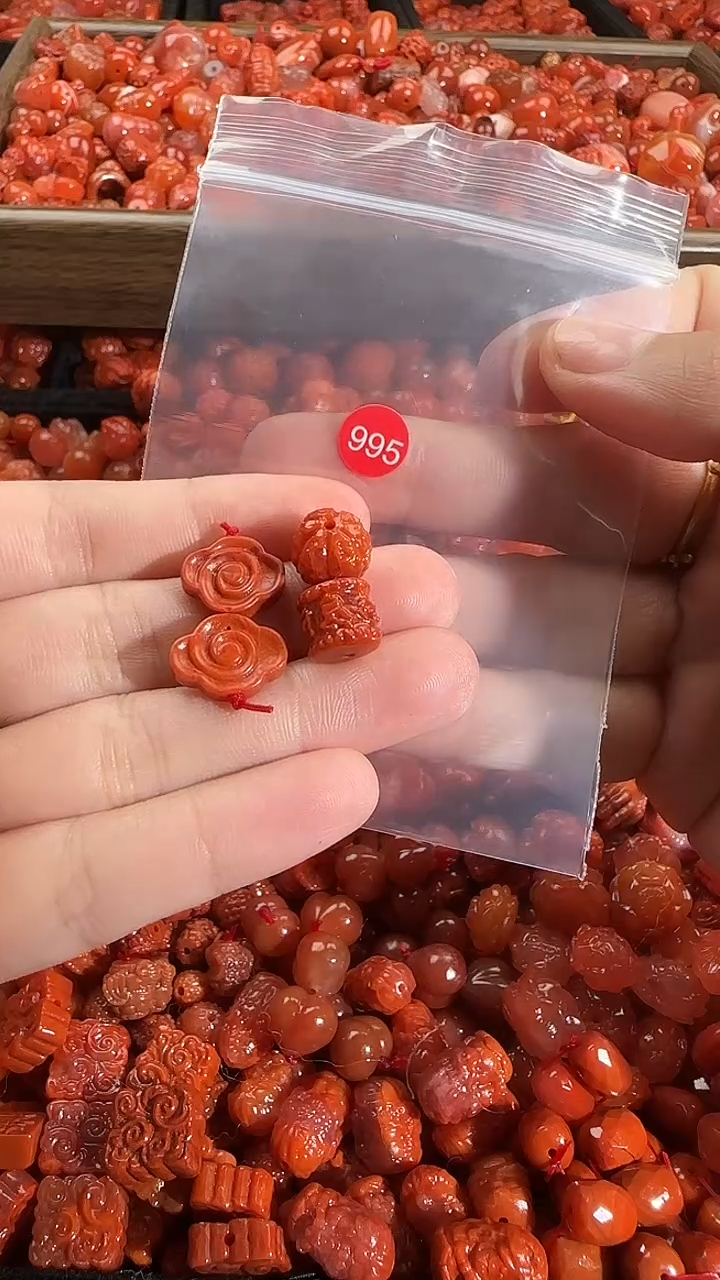 颈饰未镶嵌南红玛瑙1