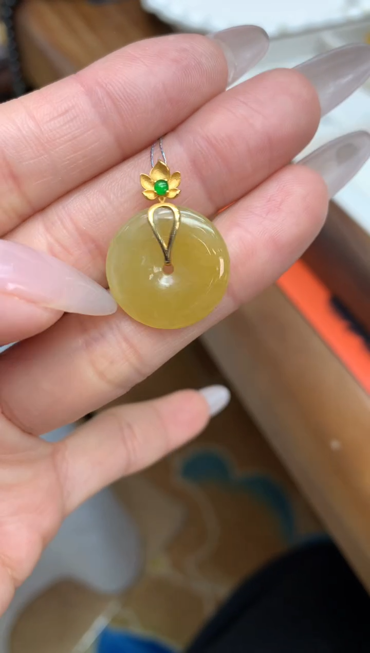 【闪购商品】翡翠颈饰18K金镶嵌平安扣