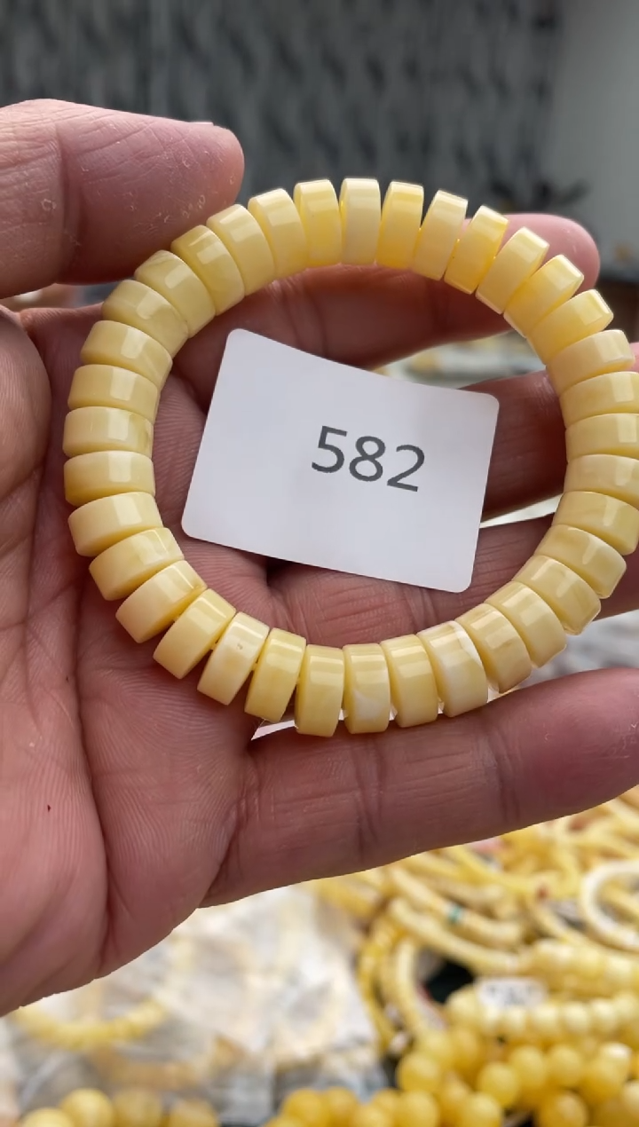 【闪购商品】琥珀裸石未镶嵌582多样性发其中一件