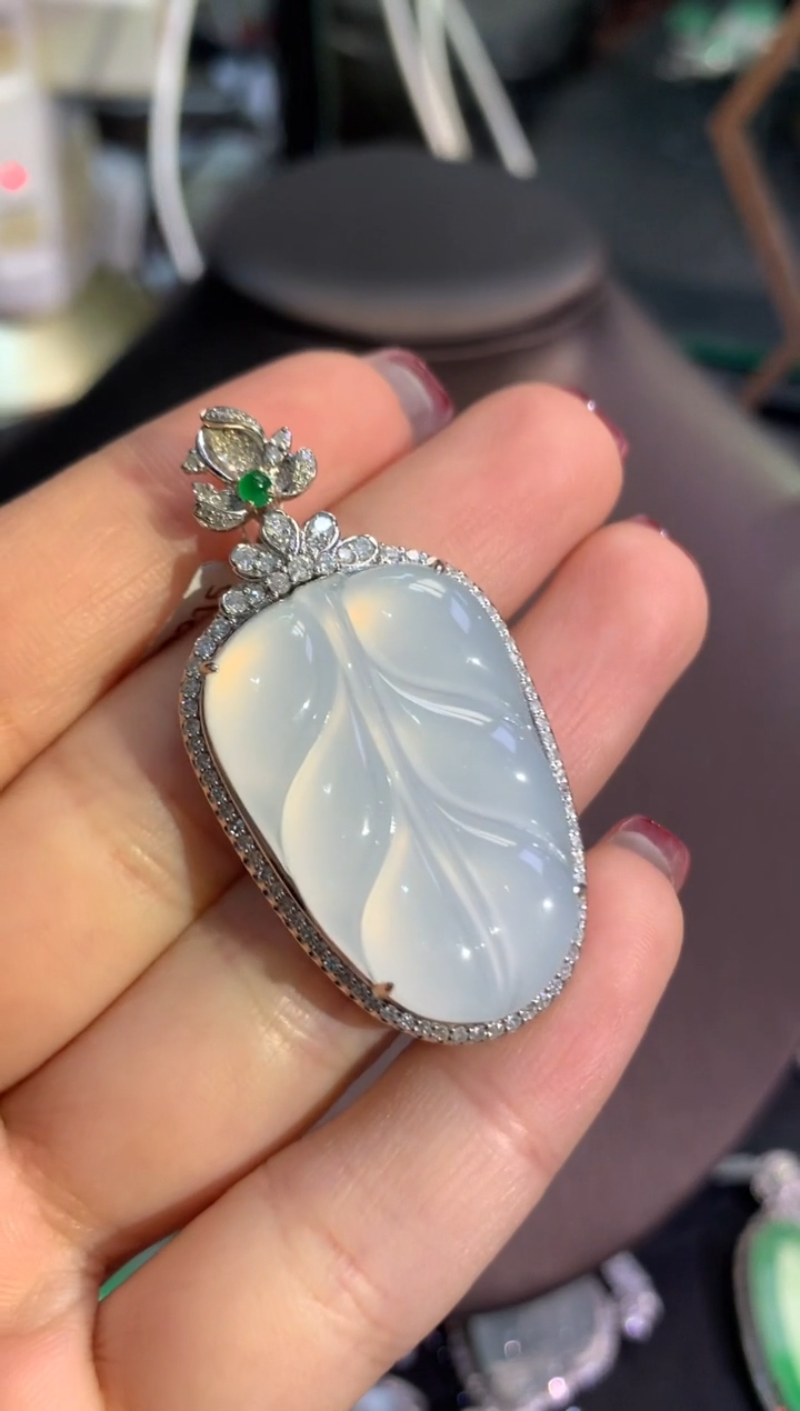 【闪购商品】翡翠吊坠(不含链)18K金镶嵌吊坠