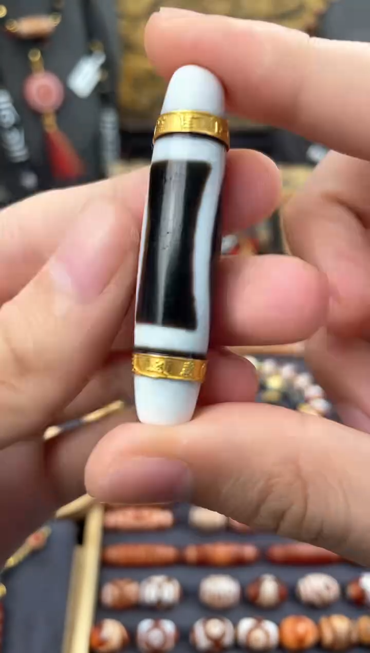 【闪购商品】玛瑙/玉髓颈饰18K金镶嵌行运黑白天门单珠