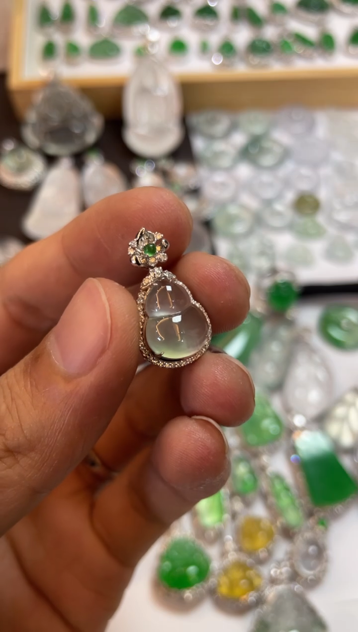 【闪购商品】翡翠吊坠(不含链)18K金镶嵌葫芦