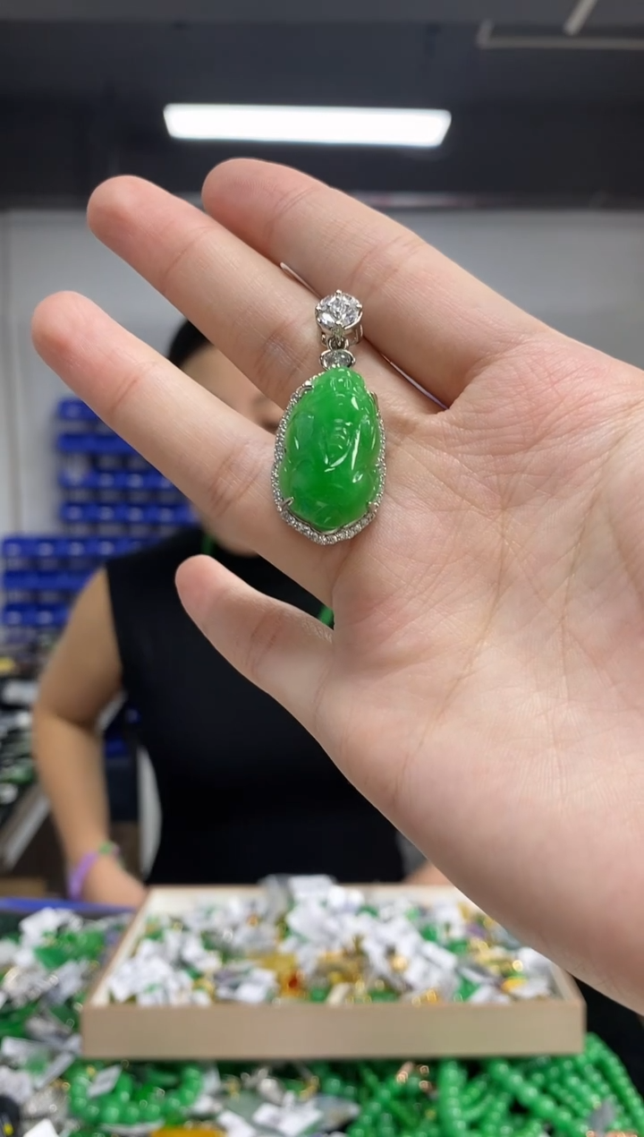 颈饰未镶嵌翡翠多样性发其一颜色微差