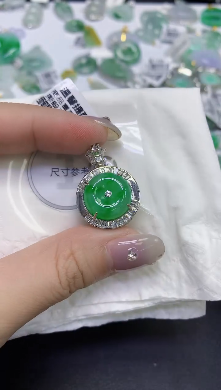 颈饰未镶嵌翡翠天然缅甸翡翠A货多样性发一件