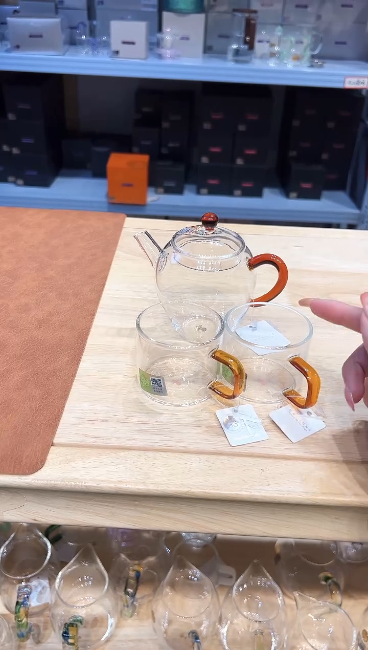 禾器文巧壶琥珀色+清禾杯琥珀色一对