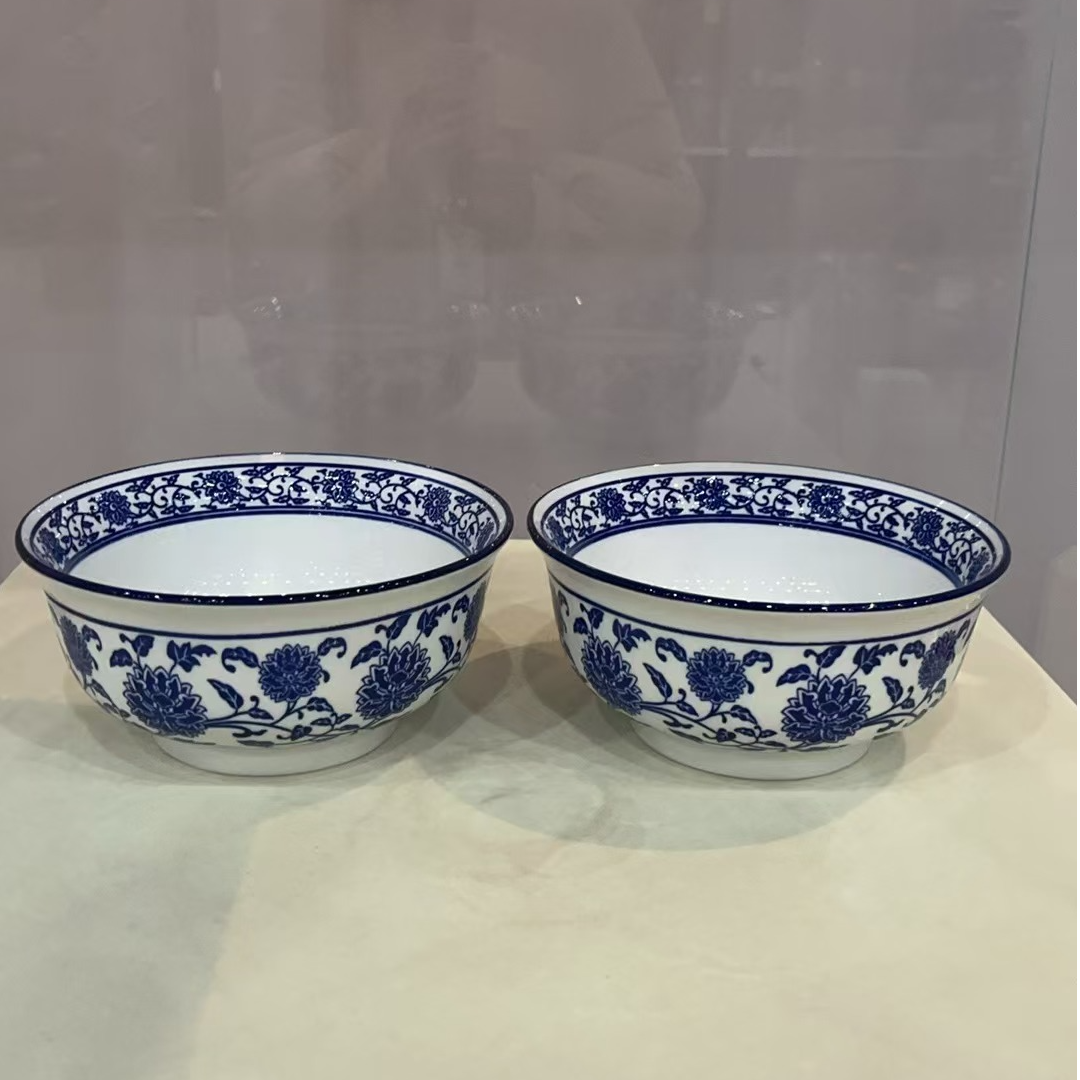 a01367/青花缠枝莲碗/两个