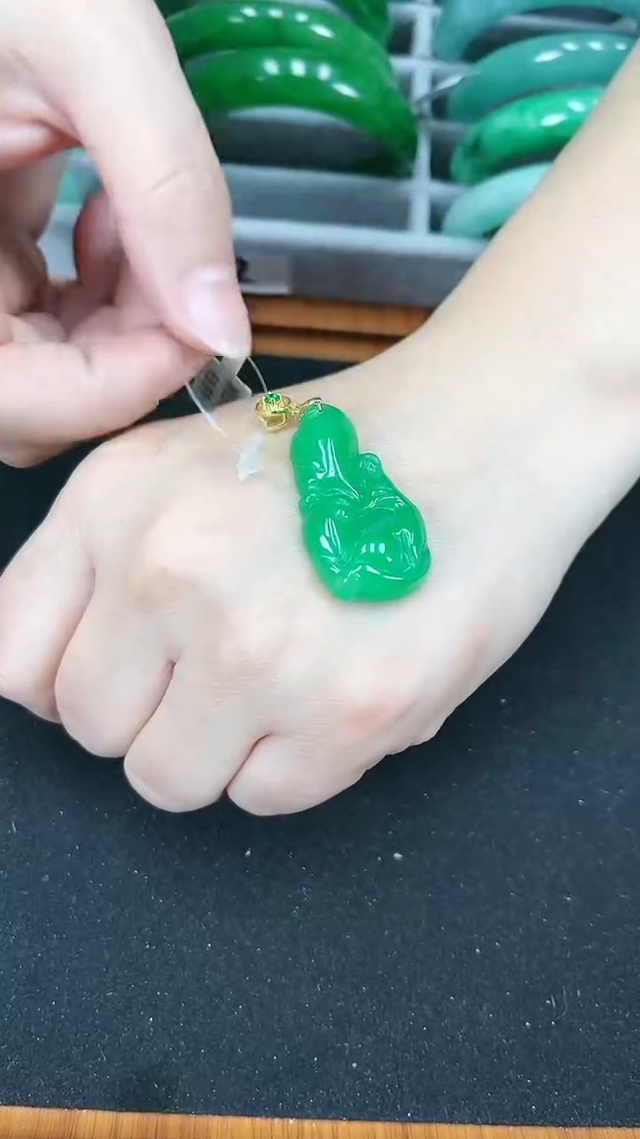 【闪购商品】砖雕h59 正阳绿回眸九尾吊坠