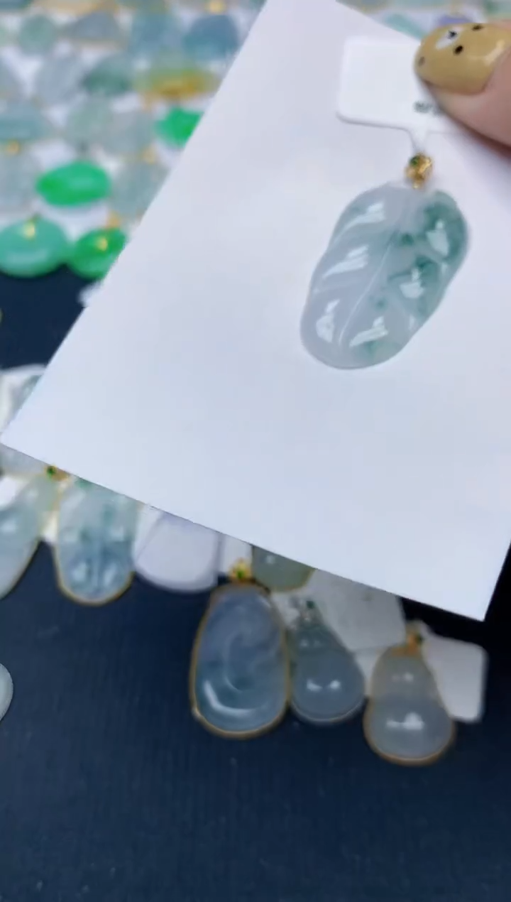 翡翠18K金镶嵌颈饰天然翡翠A货