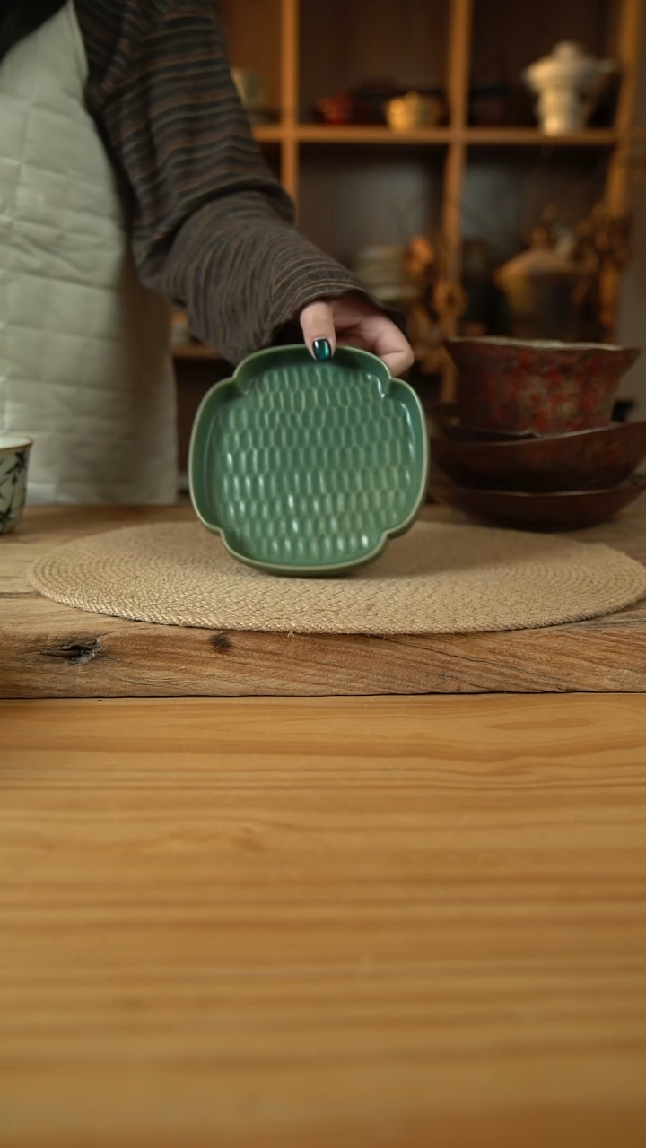 福利松石绿系列的6英寸四边花瓣锤纹碟1个