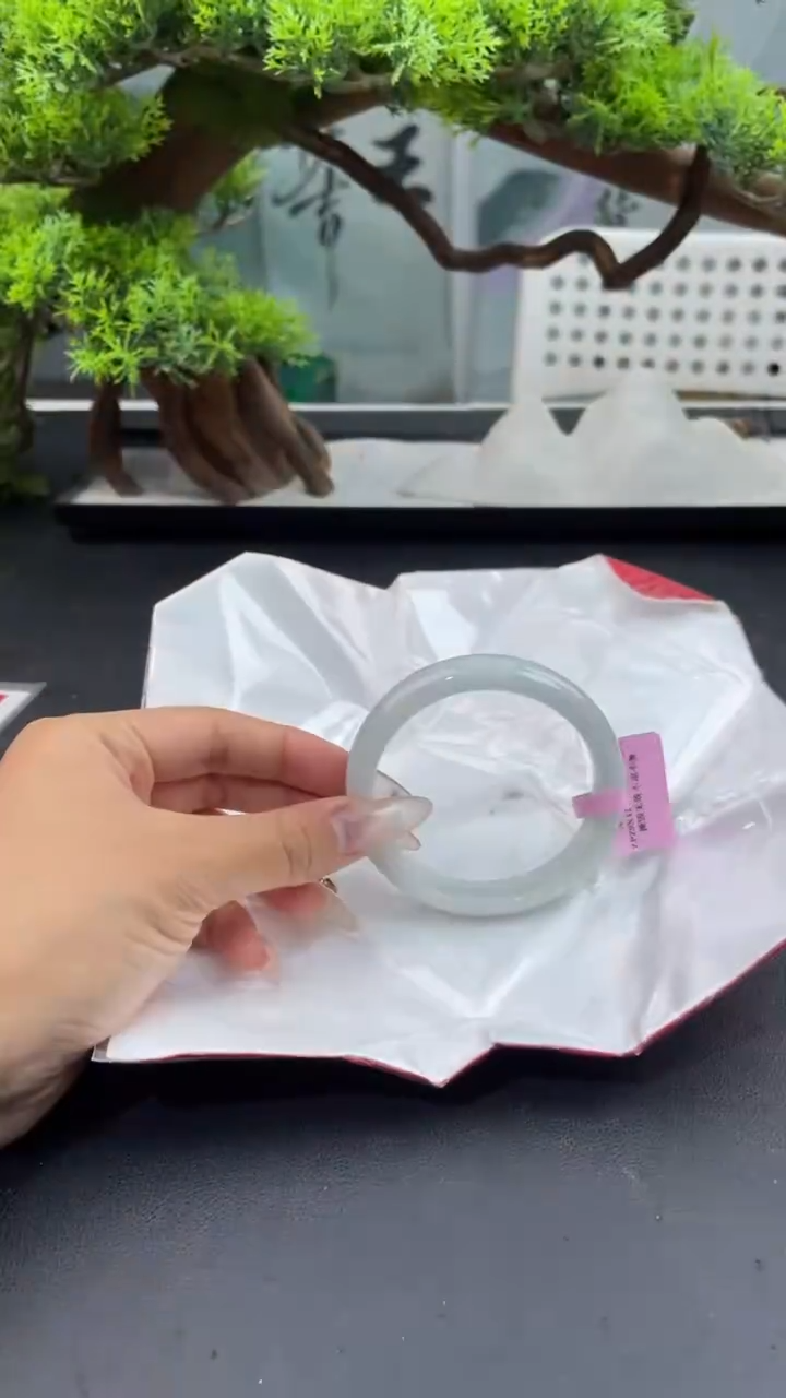 【闪购商品】翡翠手镯未镶嵌11翡翠手镯（微瑕）