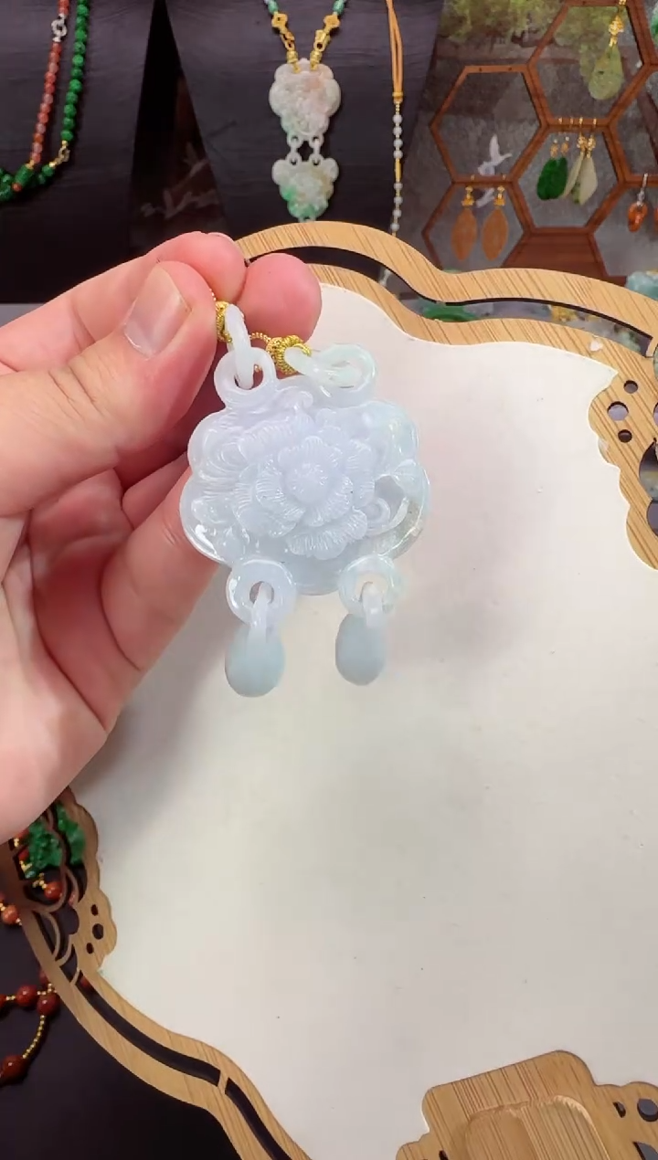 【闪购商品】翡翠颈饰未镶嵌牌子