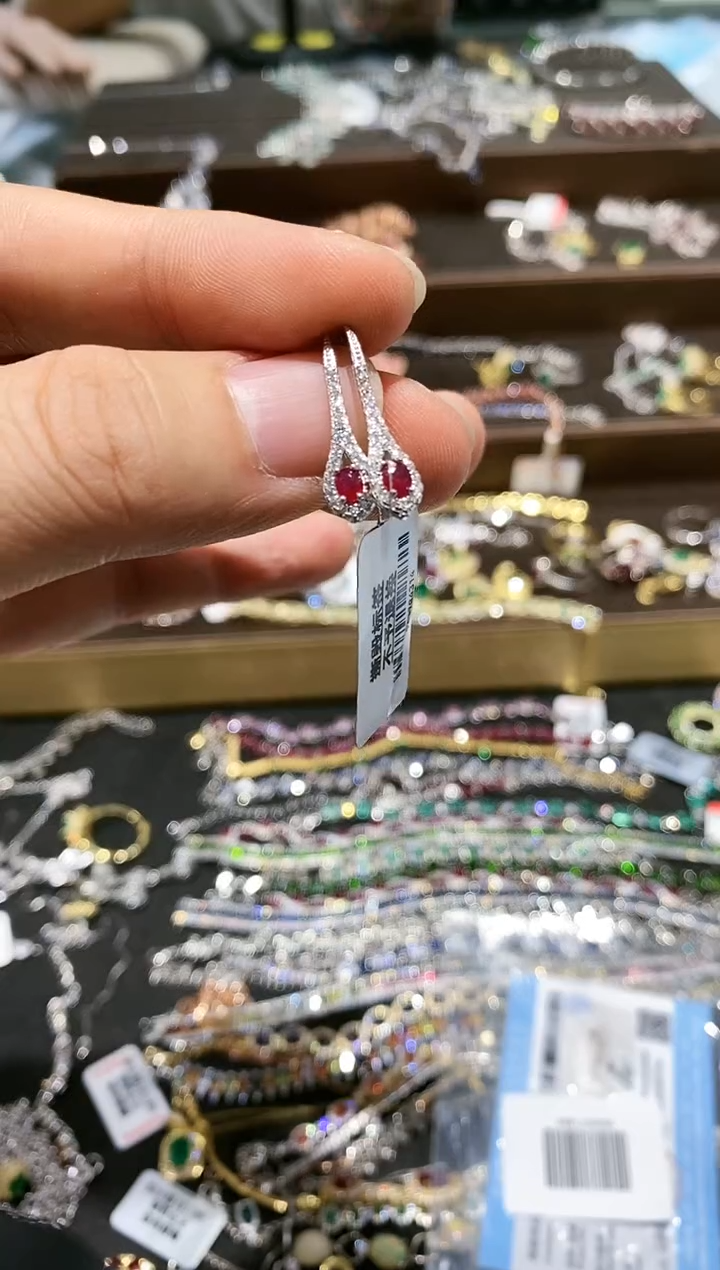 【闪购商品】红宝石耳饰银S925镶嵌耳钉