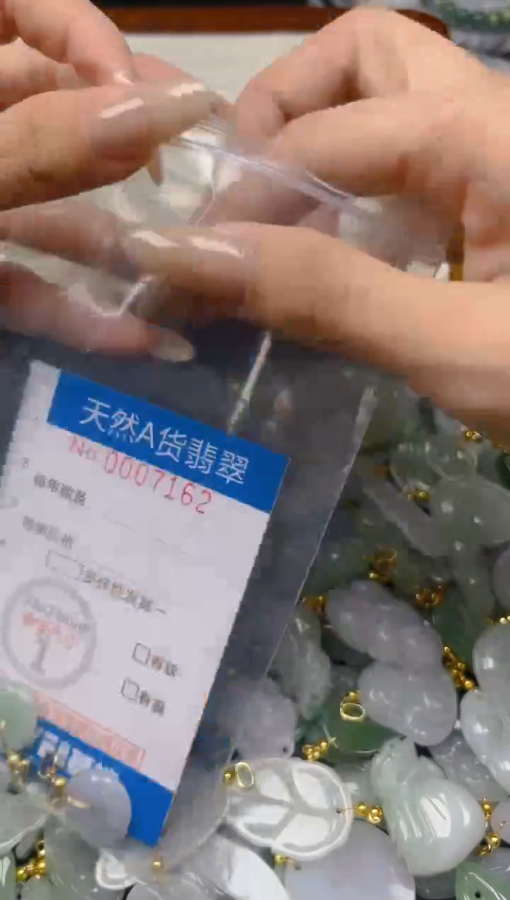 翡翠未镶嵌颈饰夏日时尚爆款天然翡翠A货