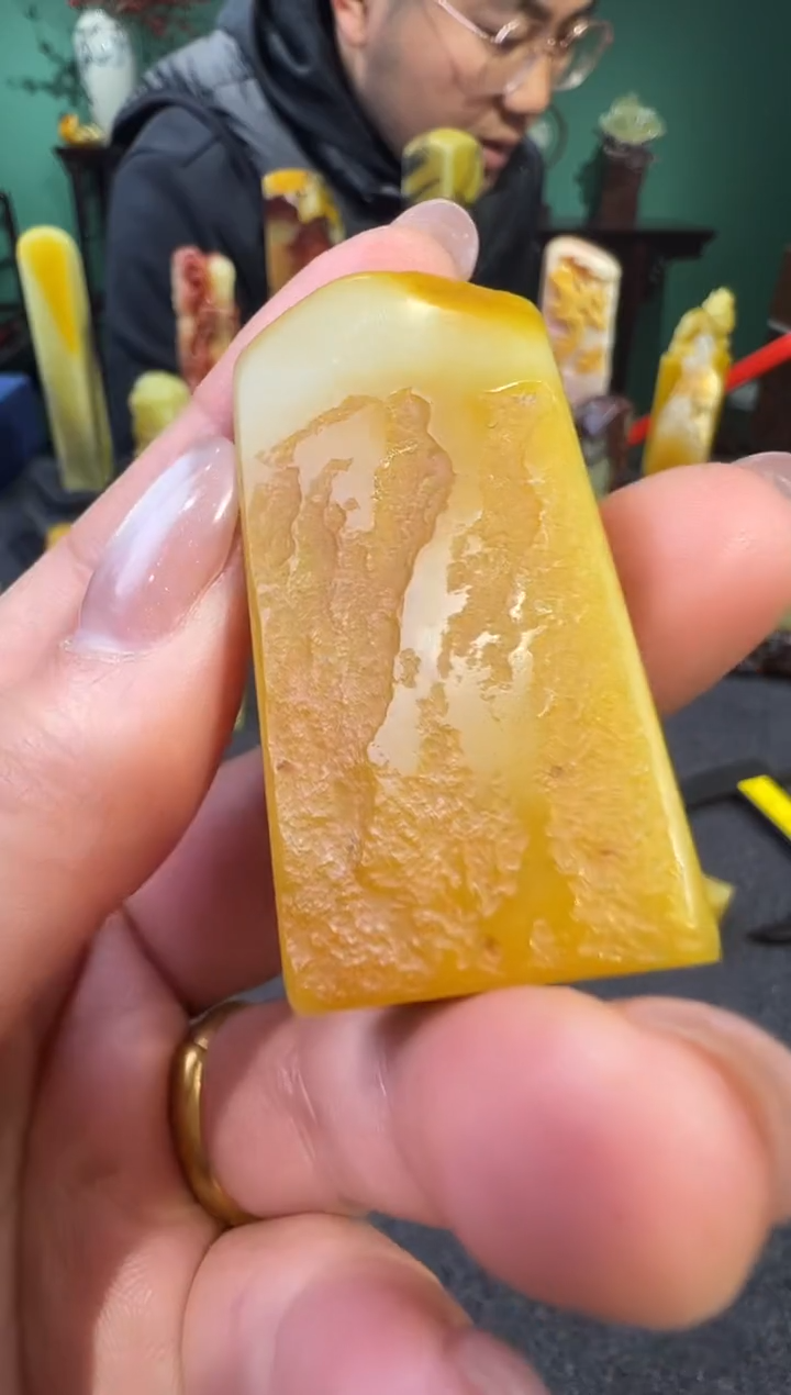 【闪购商品】青田石菜花黄素章