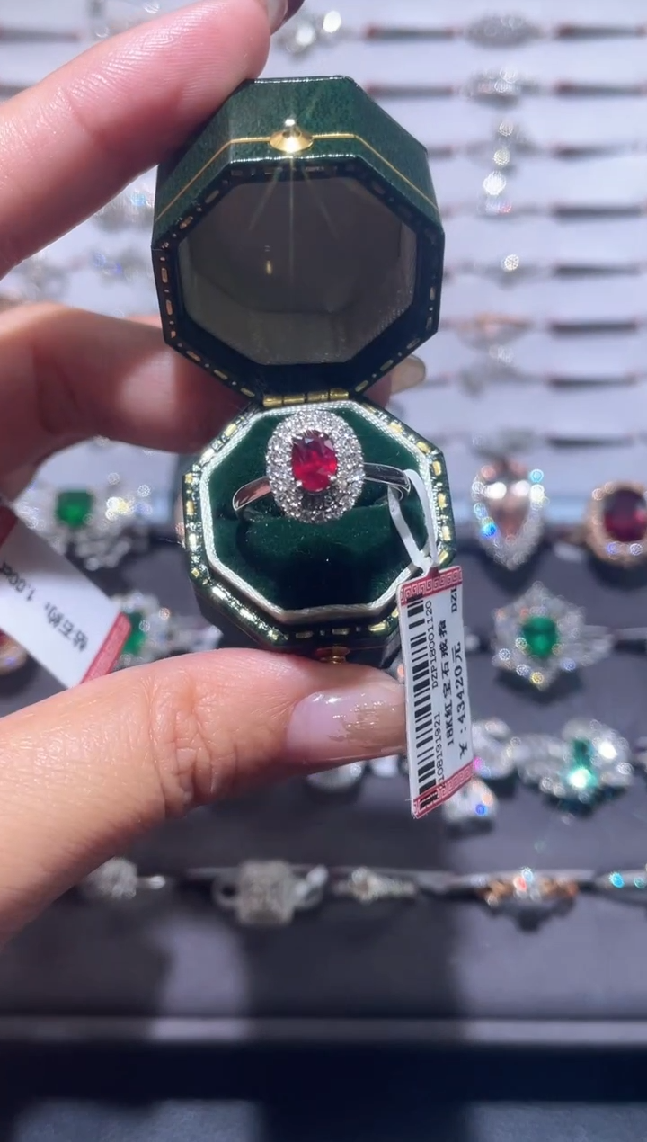 【闪购商品】红宝石戒指18K金镶嵌红宝石戒指