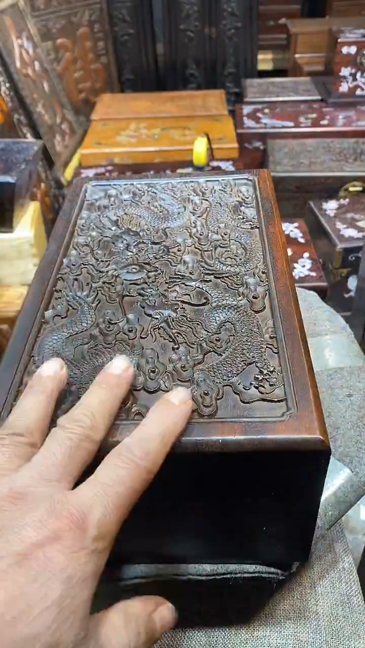 木木雕款大盒子一个