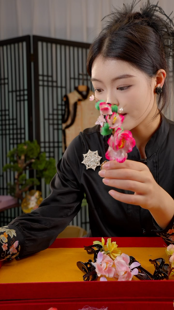 刺绣非遗绒花手工饰品