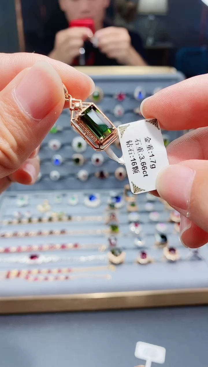 18K金镶嵌颈饰碧玺3.66.