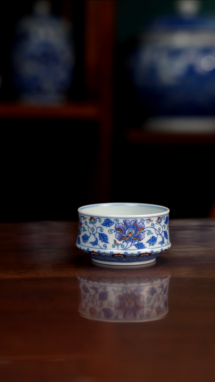 空山明月新派斗彩