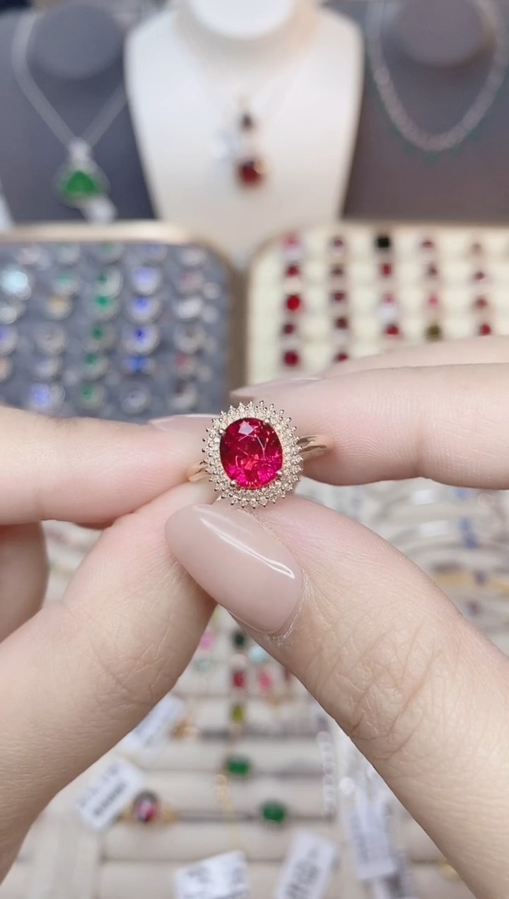 18K金镶嵌碧玺戒指碧玺1.85CT 