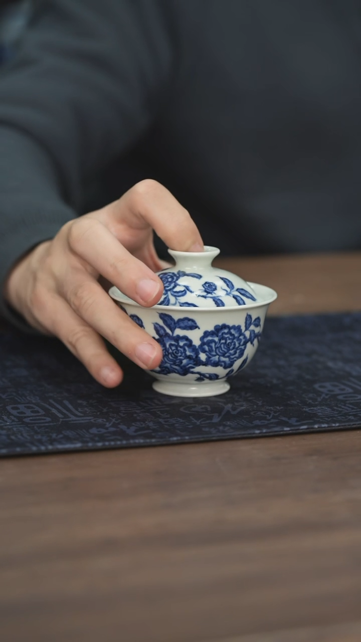 【瓷见如故】逸古堂青花玫瑰盖碗