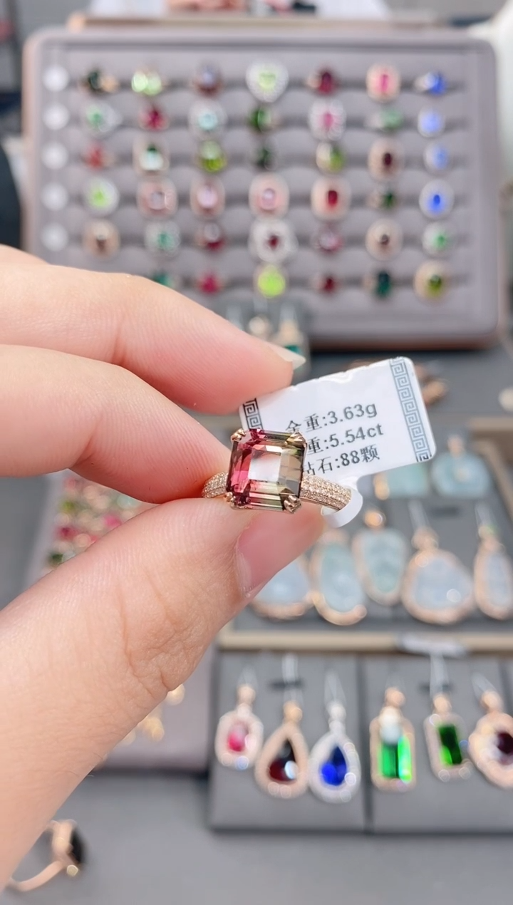 18K金镶嵌戒指碧玺5.54