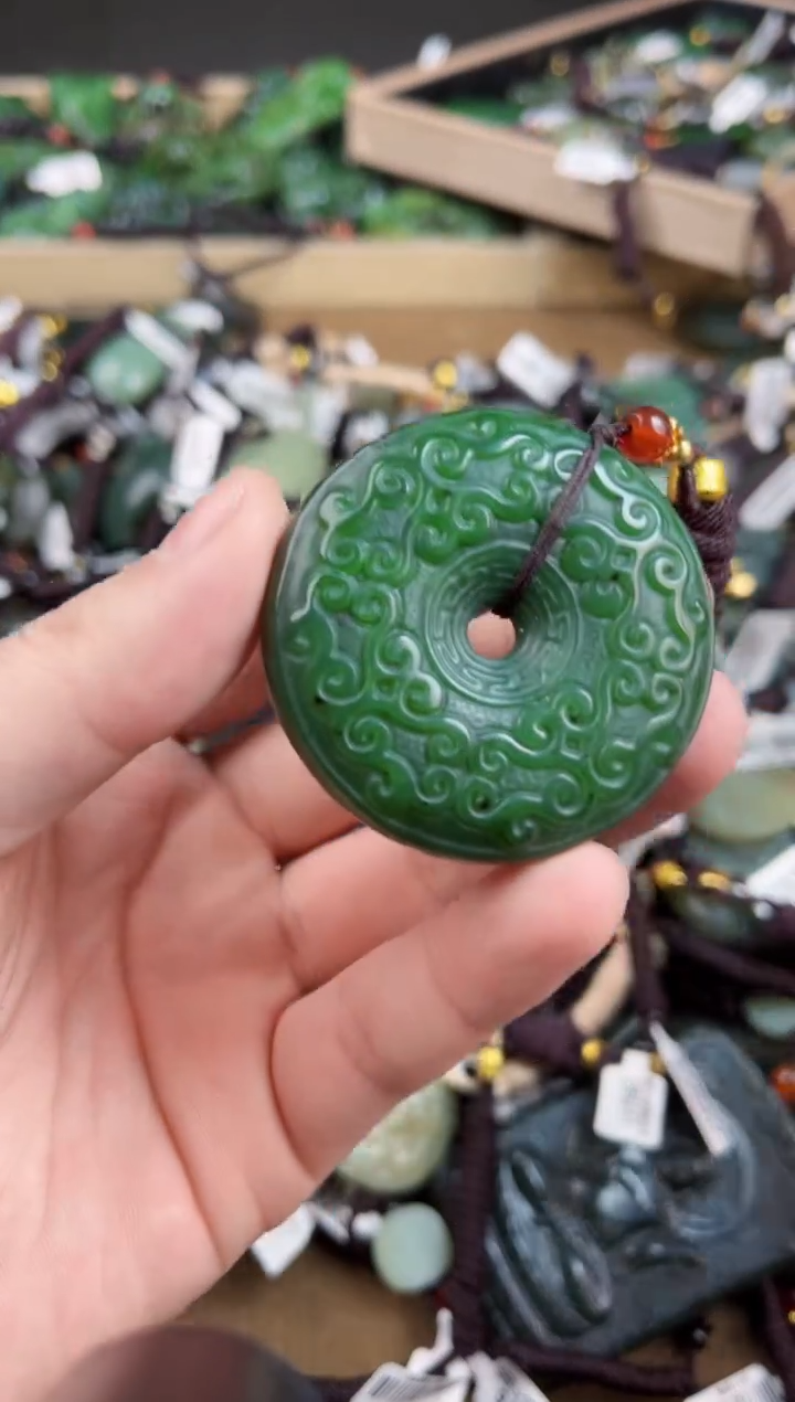 颈饰未镶嵌和田玉1