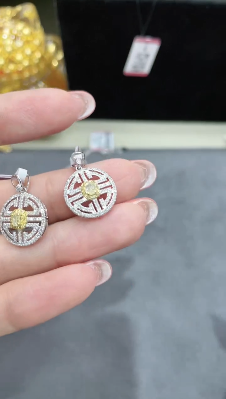 【闪购商品】吊坠18K金镶嵌钻石多样性发其一