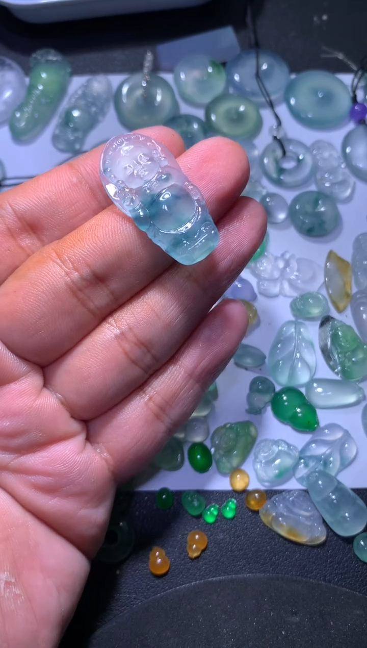 【闪购商品】翡翠颈饰未镶嵌宝宝佛