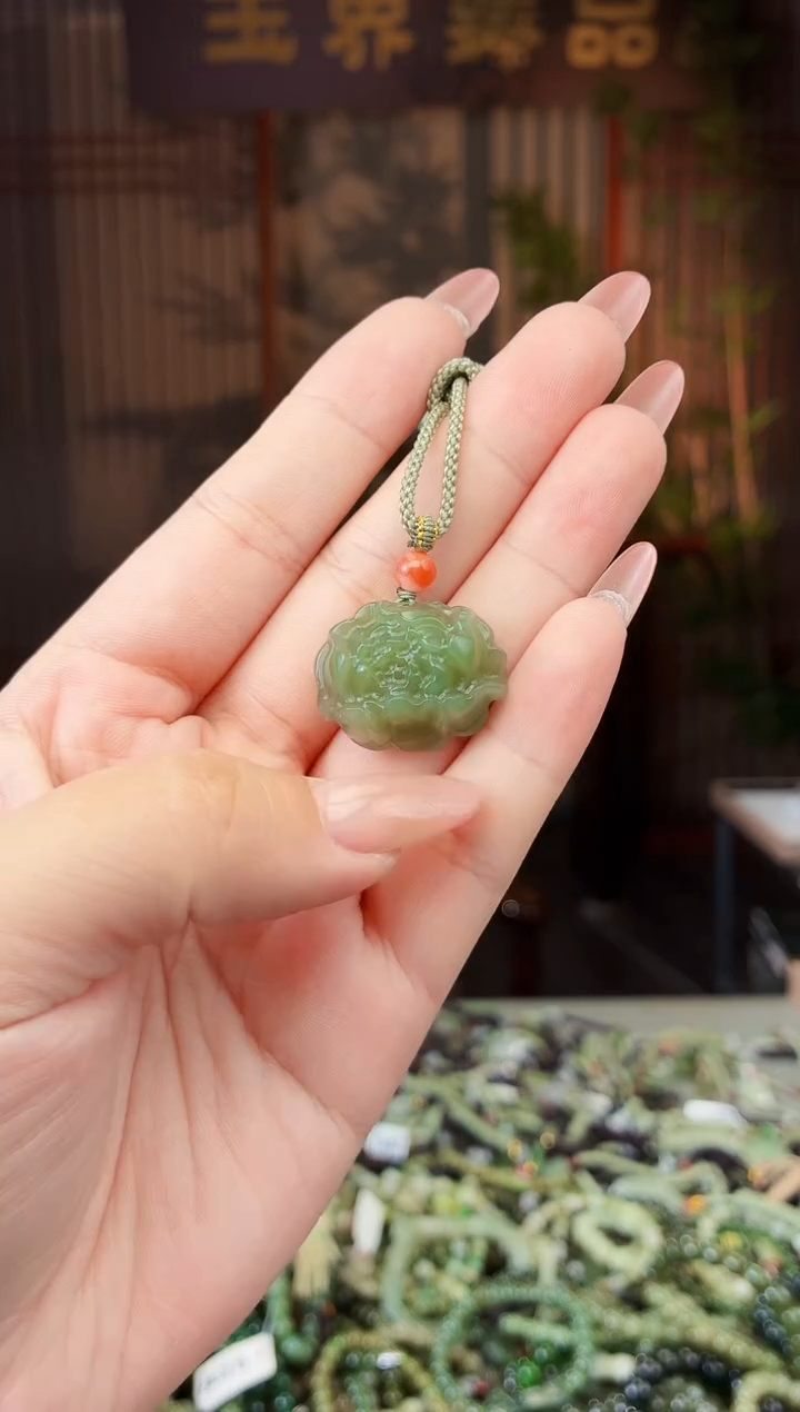 和田玉未镶嵌颈饰拍一发一