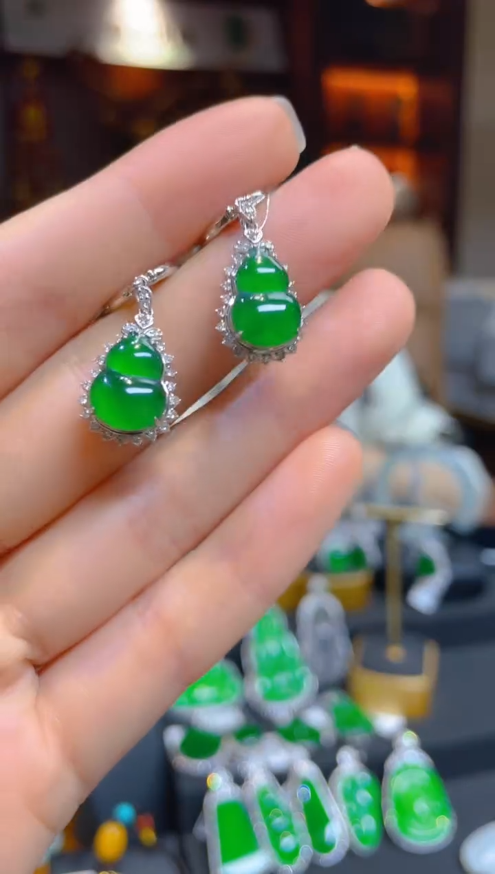 【闪购商品】翡翠耳饰18K金镶嵌116461天然A货翡翠葫芦耳坠