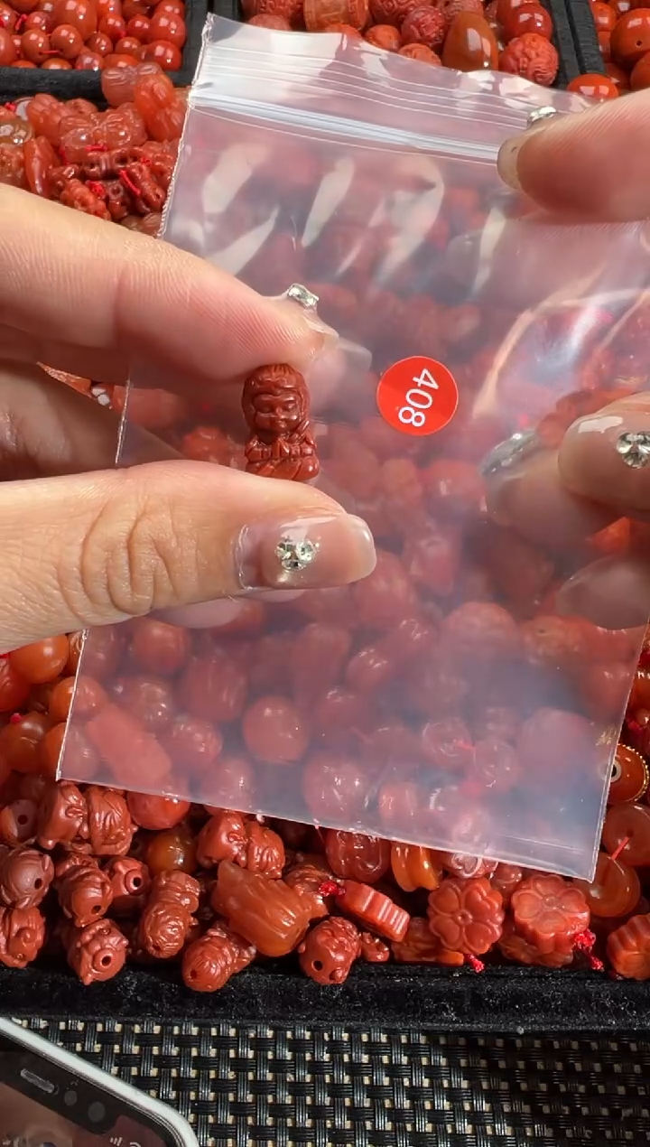 南红玛瑙合金颈饰1