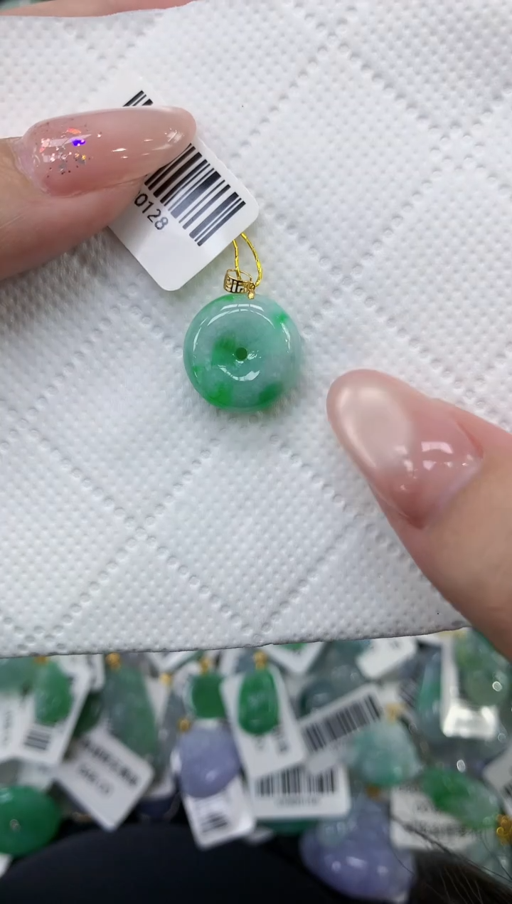 颈饰18K金镶嵌翡翠1111111111