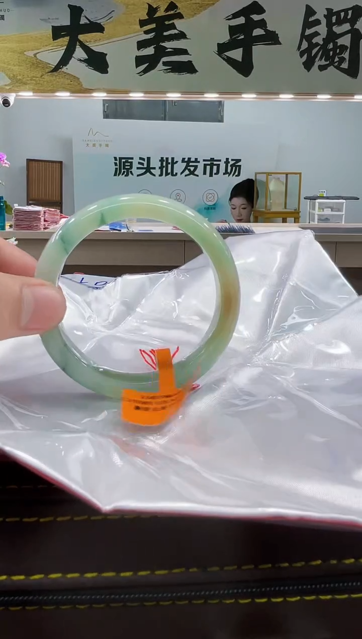 【闪购商品】翡翠手镯未镶嵌手镯