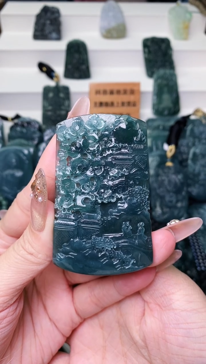 颈饰未镶嵌翡翠 